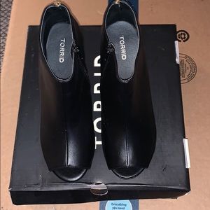 Black Wedge Zipper Peep Toe